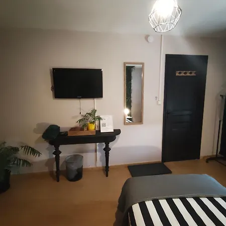2 Privatunterkunft *